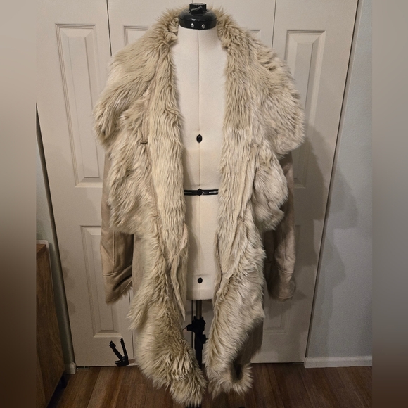 Donna Salyers Fabulous Furs Coat - Picture 2 of 7